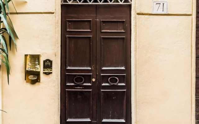 Trevi Fountain Luxury Guest House