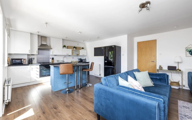 JOIVY Stunning 2-Bed Flat W/ Free Parking