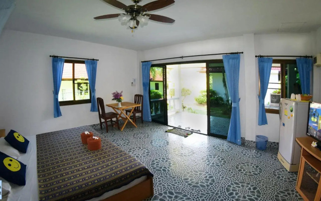 Smile House & Pool