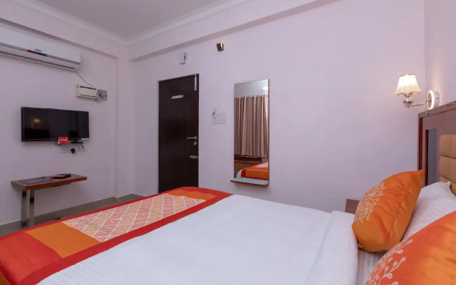 Oyo 17224 Swarnam Residency