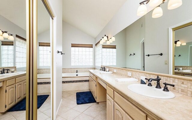 Paradise Retreat 4BR by Casago