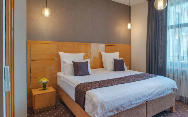 Ark Palace Hotel