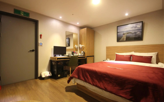 Hotel The May