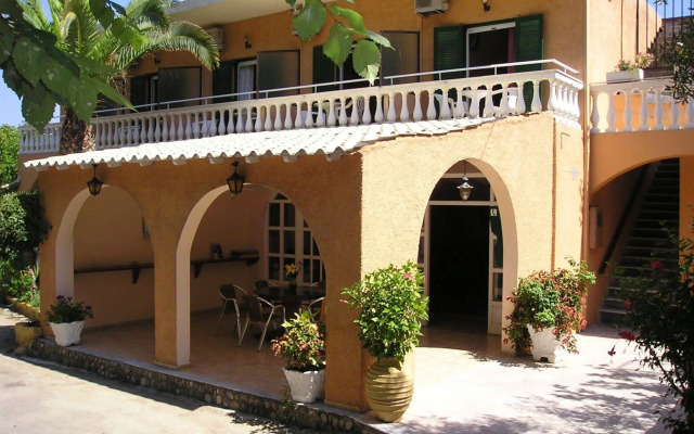 River Studios & Apartments