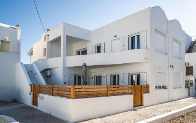 Thira Gold Suites