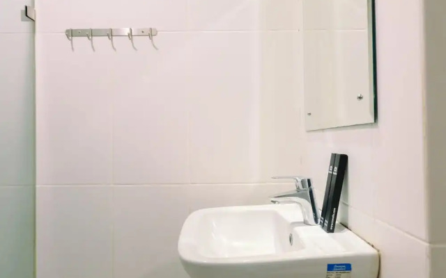 Comfy Studio Apartment @ Skylounge Tamansari