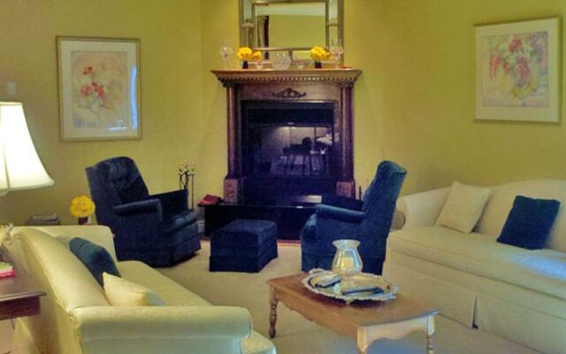 Silver Service Inn