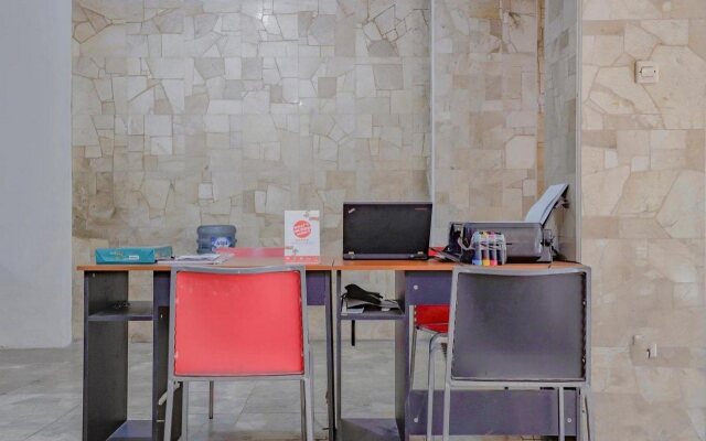 OYO Life 90035 Merci Club