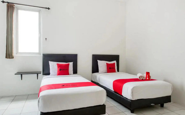 OYO 91035 De Ritz Residence