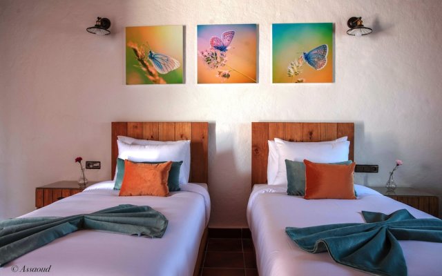 Room in Bungalow - Bungalow Triple 6 - El Cortijo Chefchaeun Hotel & Spa B&b