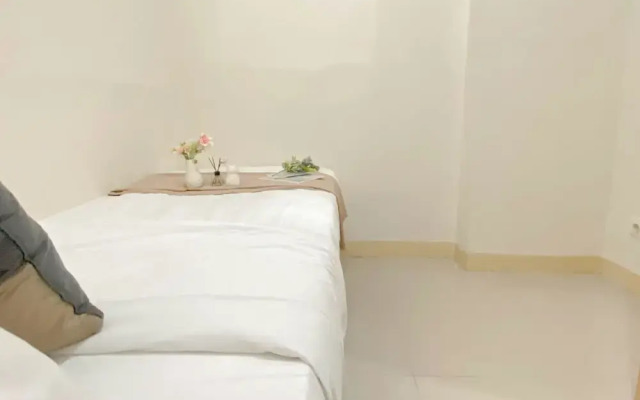 Comfort Living 2Br Green Pramuka City Near Mall Apartment
