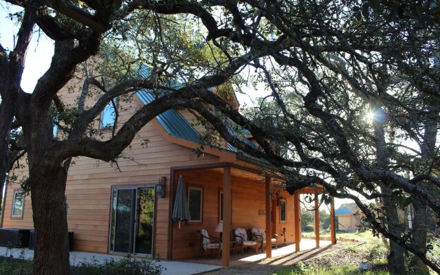 Prow'd House Bed & Breakfast