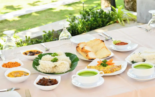 Oasis Riverside Hotel