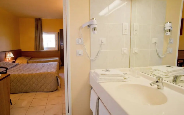 ACE Hôtel Travel Athée sur Cher - A85 Aire du Val de Cher