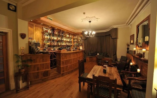 Poppies Hotel