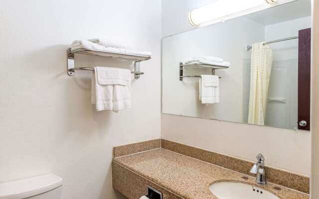 Rodeway Inn & Suites Portland West - Beaverton