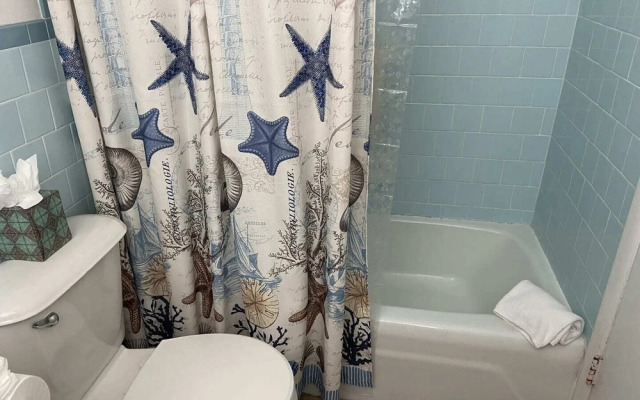 Holiday Court 08 - Lagoon