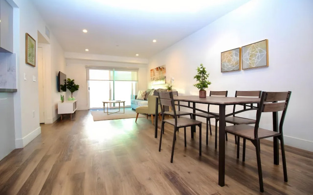 Los Angeles Deluxe Suites - Free Parking