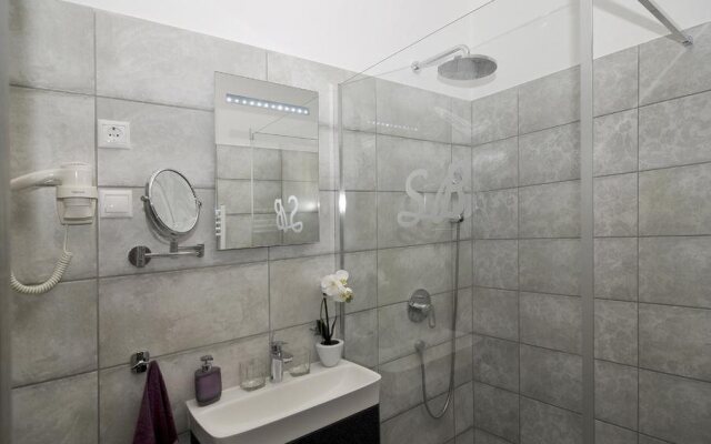 Silver Beach Apartments