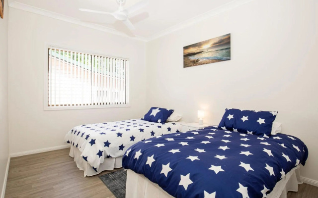 Bayview - Absolute Waterfront with Jetty - 5 Mins to Hyams Beach