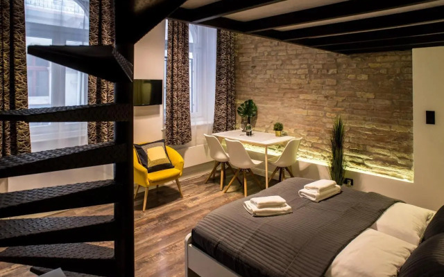 Very stylish and fresh studio home in the center