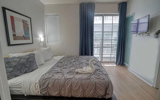 Private Apartment at the Congress