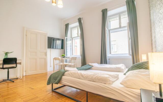 Friendly 2BR Apt- Near Rennweg