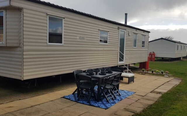 Inviting 3-bed Caravan on Sand Le Mere, Tunstall