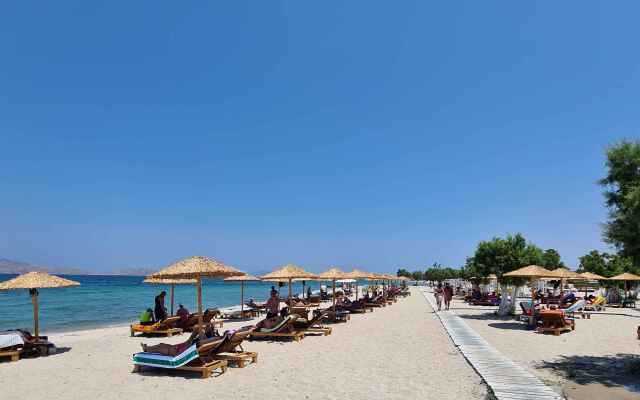 Seaside Beach Marmari Hotel