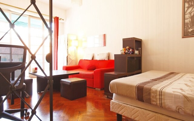 Glamor studio 4 persons with terrace dowtown in Nice