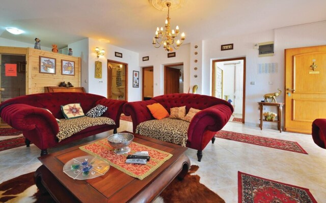 Beautiful Home in Seline With Sauna, Wifi and 7 Bedrooms