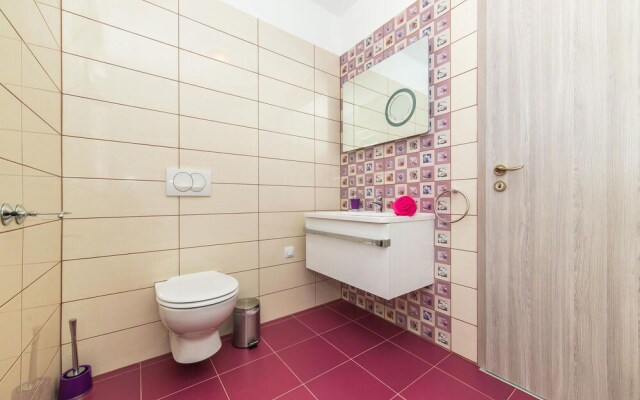 Beautiful Home in Kastel Kambelovac With Wifi and 4 Bedrooms