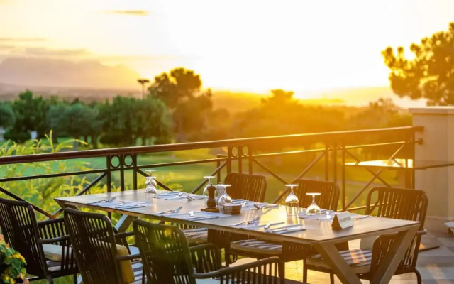 Korineum Golf & Beach Resort
