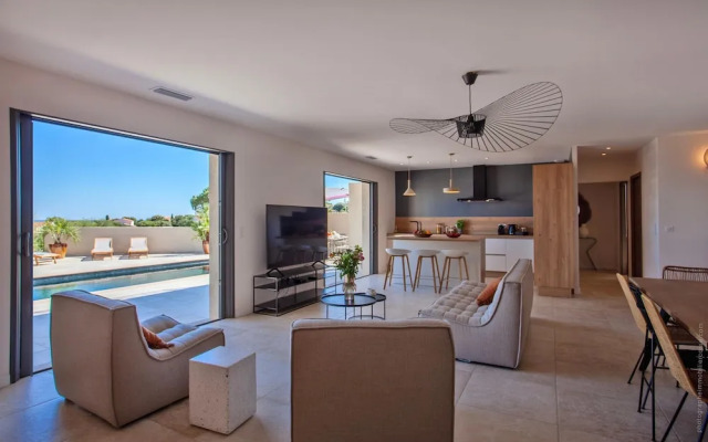 Superb Villa With Pool and sea View