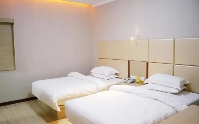 Golden Phoenix Business Hotel