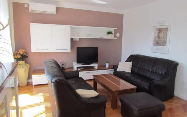 Apartment Mladena