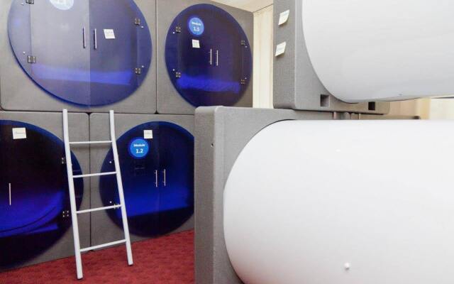 Molotoff Capsule Hotel