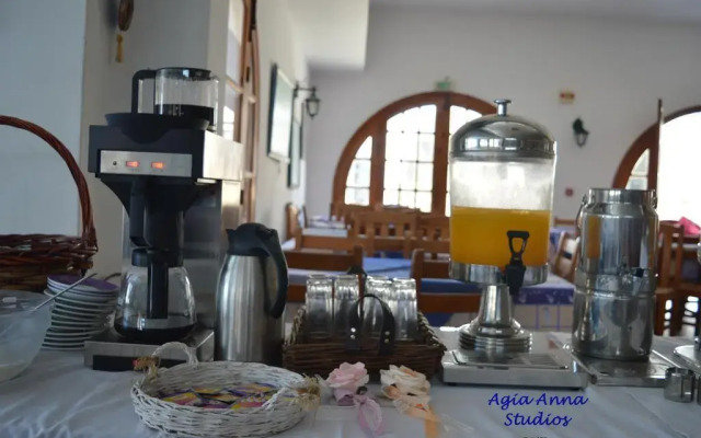 Agia Anna Studios & Apartments