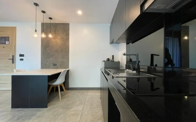 Mountainview Apartment in Naiharn