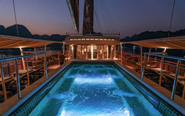 Heritage Line Ylang Cruise – Ha Long Bay & Lan Ha Bay
