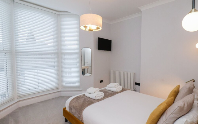 The Salisbury Apartment 202