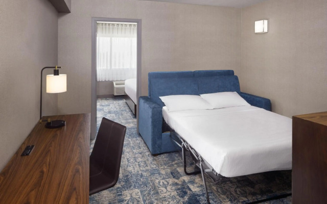 Four Points by Sheraton Edmonton South