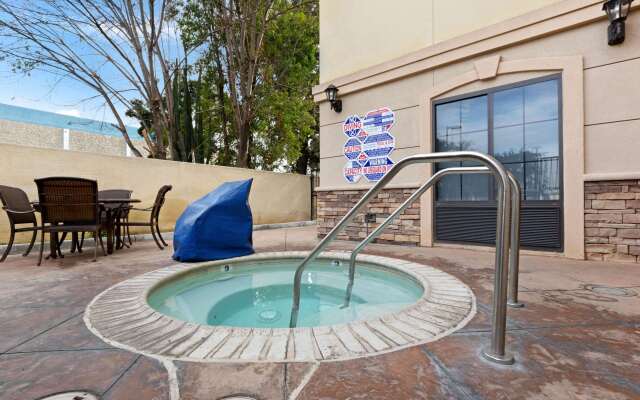 La Quinta Inn & Suites by Wyndham NE Long Beach/Cypress