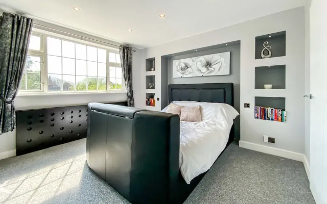 Remarkable 4-bed House in Boston