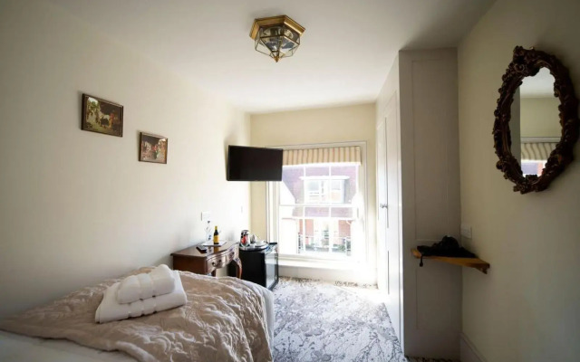 East Walls Hotel
