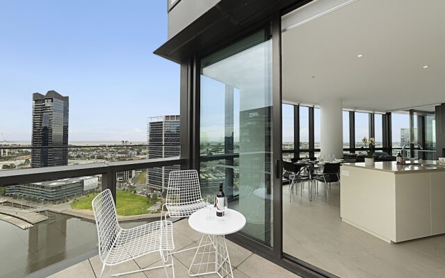 Wyndel Apartments Riverside on Collins