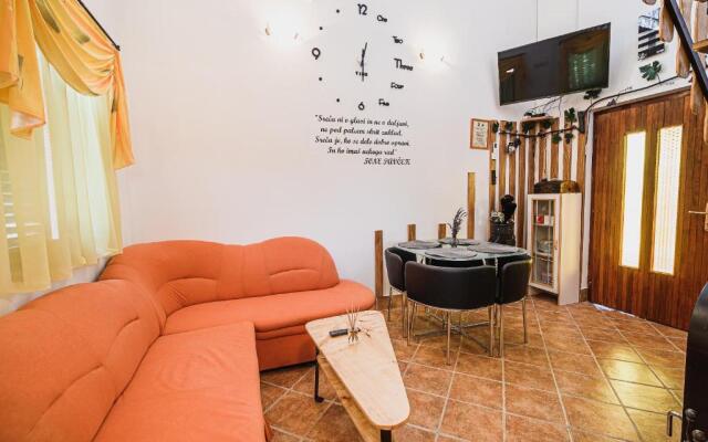 Holiday Home Vesna with Sauna