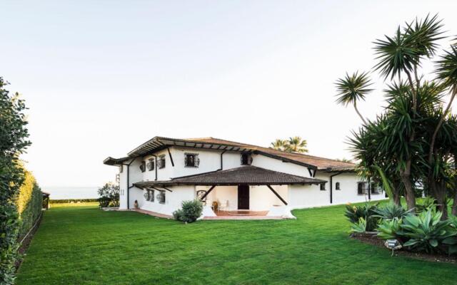 Exclusive seafront villa with private pool-VILLA LUNA BLU