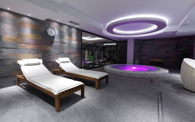 Queen Hotel & Spa