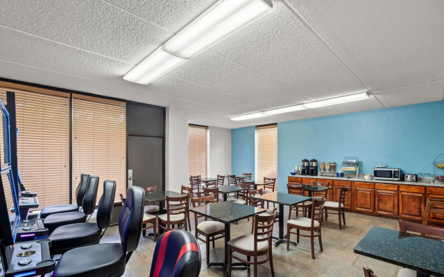 Days Inn by Wyndham Statesboro